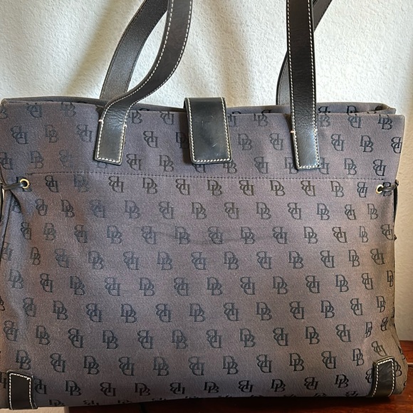 Dooney and Bourke Signature Tote - Picture 1 of 6